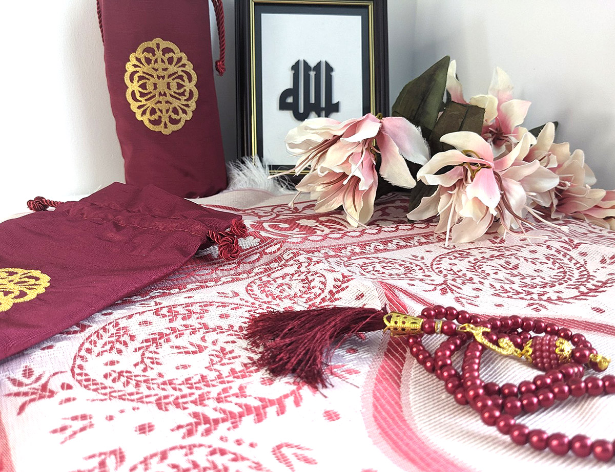 Cylinder-Musallah-Prayer_Mat-Tasbih-Misbah-Pouch-Maroon-01